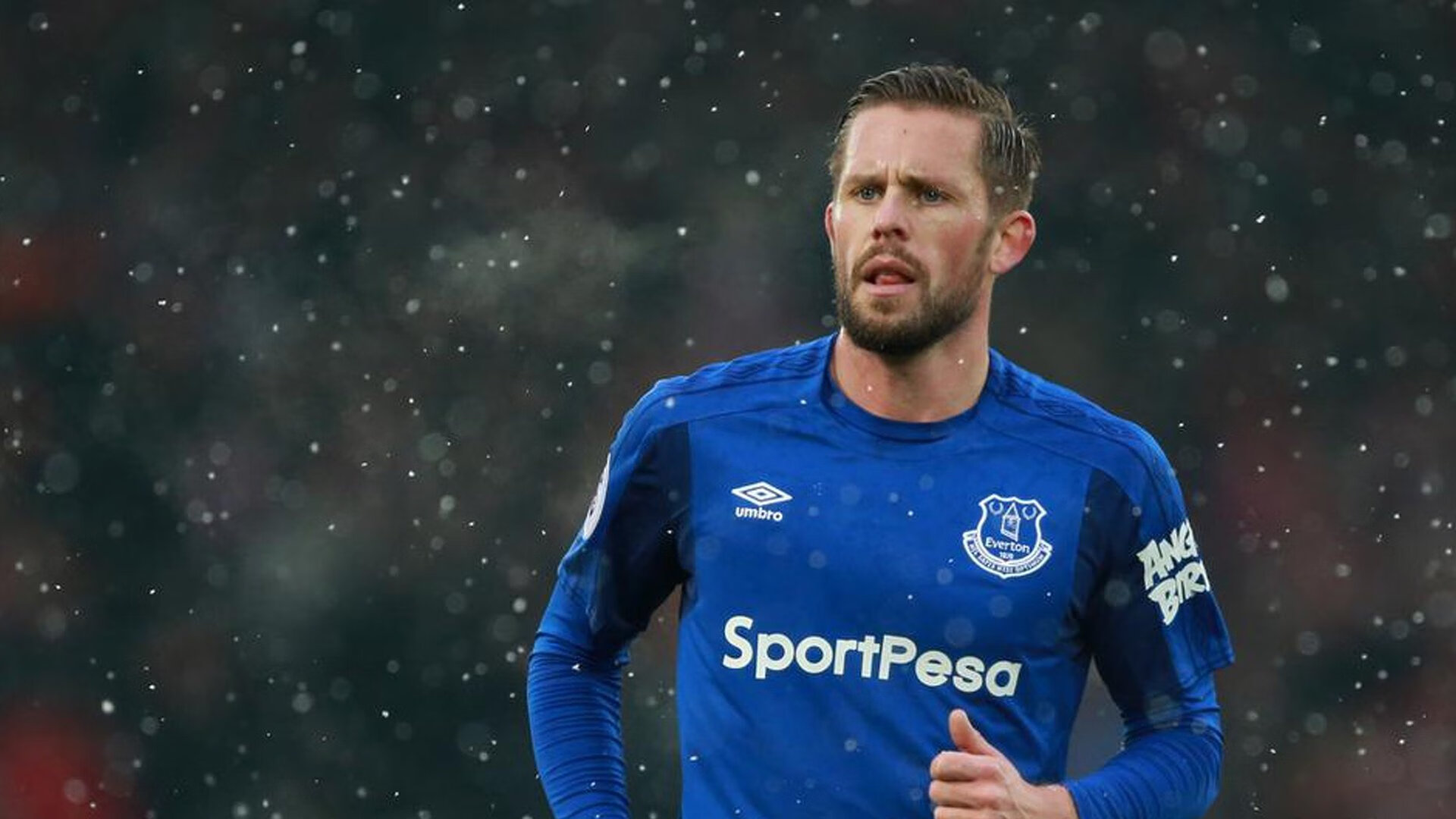 全国城市轮滑马拉松 参赛选手身披色彩艳丽服装